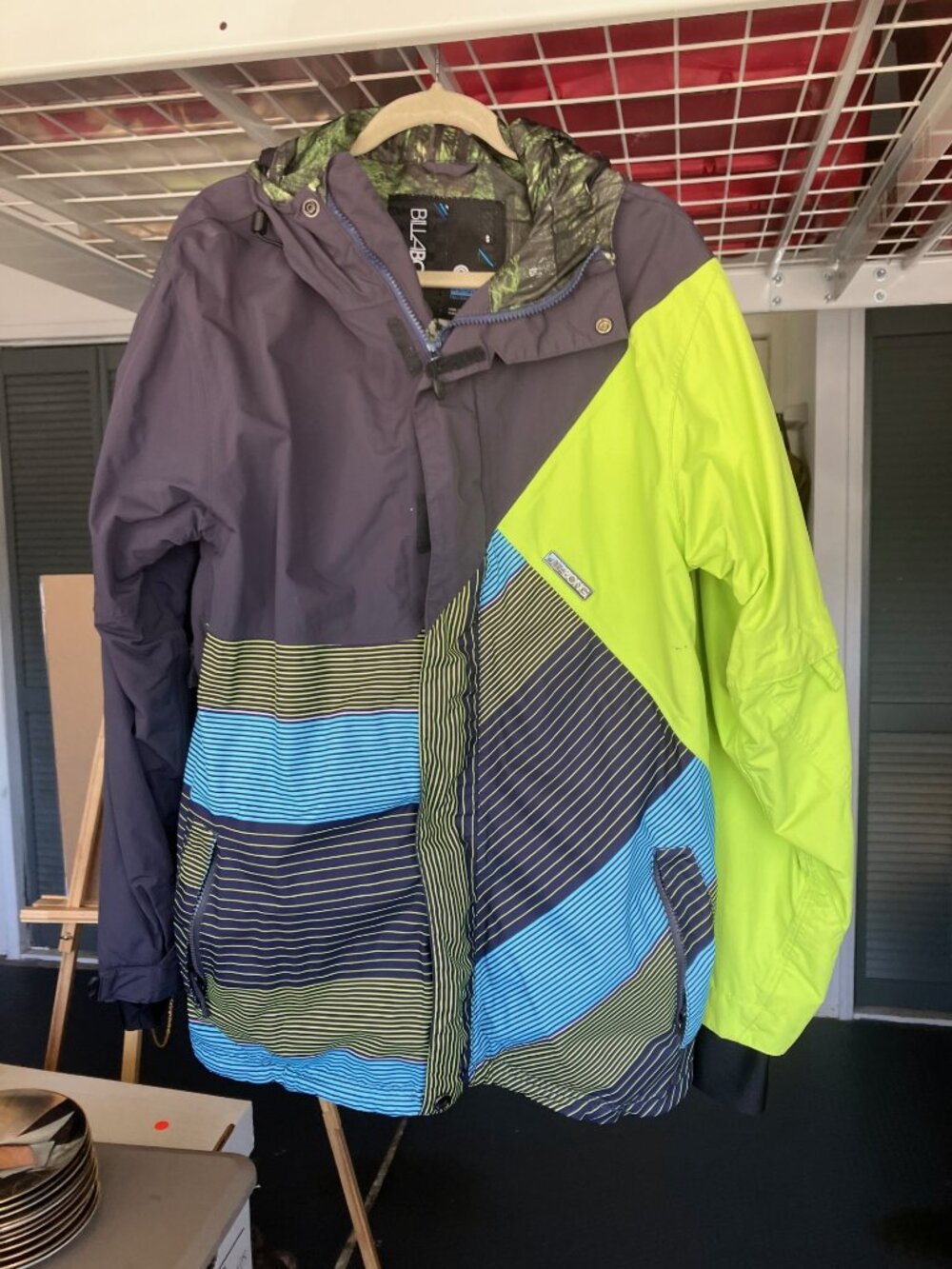 BILLABONG Men's Ski jacket with hood.